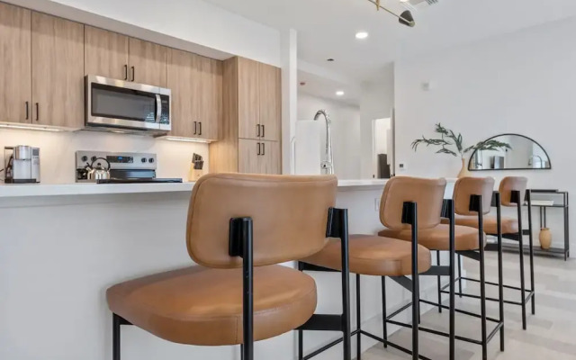 The Continental, powered by Placemakr - Downtown - Market Square