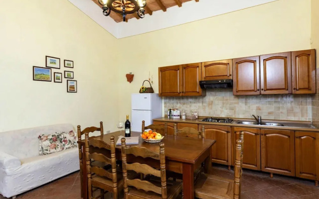 Apartment in Montaione With Carport