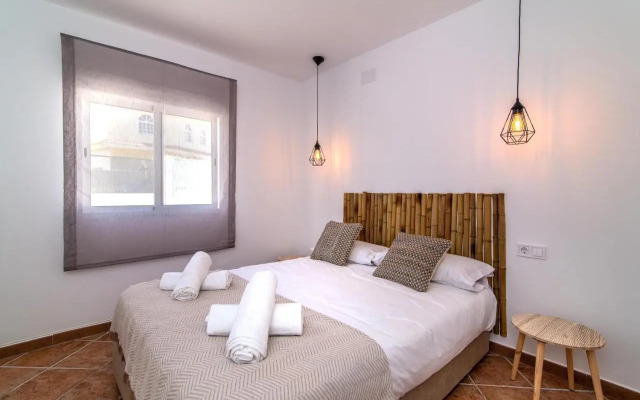PALM TREE VILLA - 5BDR Paradise Pool / Chill Out Beds