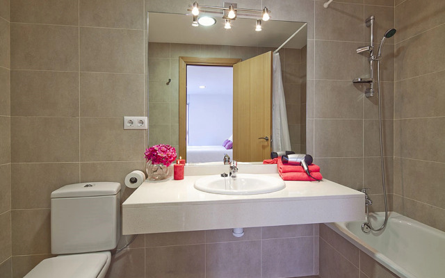 Charmsuites Paralel Apartments