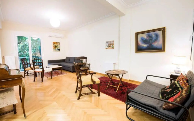 Elegant 3 bd apt, in the most prestigious area.