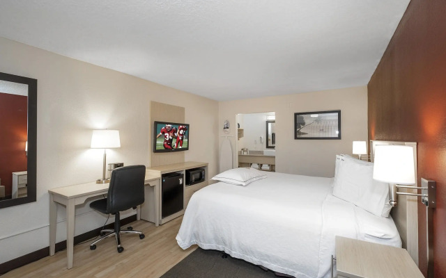 Red Roof Inn PLUS+ & Suites Naples Downtown-5th Ave S