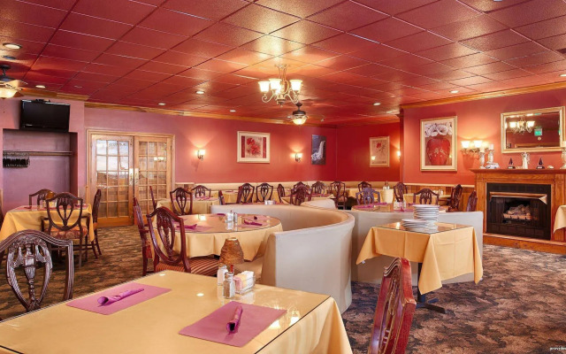 Hotel Red Rose by Townhouse Covington I-64