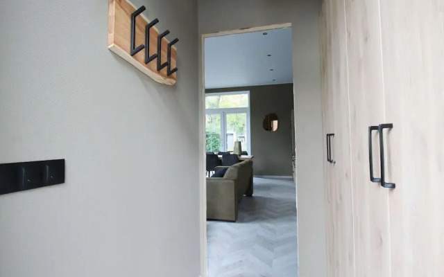 Modern Holiday Home With Decorative Fireplace