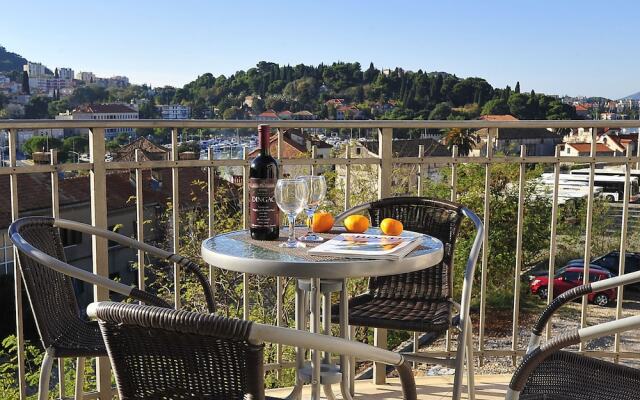 Attractive Apartment in Dubrovnik With Balcony and Parking