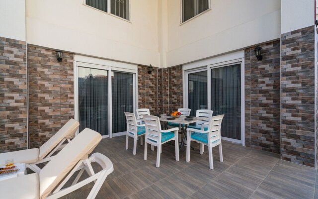 Villa Aris by Villatatilin