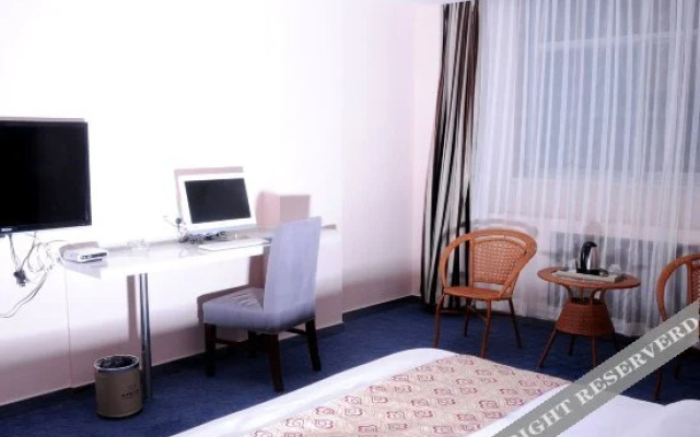 Yichuan Eddy Holiday Hotel