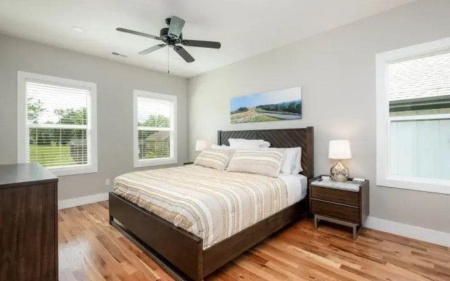 Downtown Brevard Retreat &Cyclists Dream