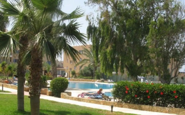 Modern and stylish 1 bedroom apartment in King's Palace