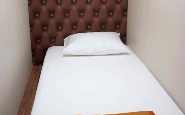 FixOn Capsule Hotel