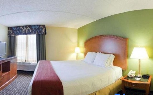 Holiday Inn Express Hotel & Suites Charlotte Airport-Belmont