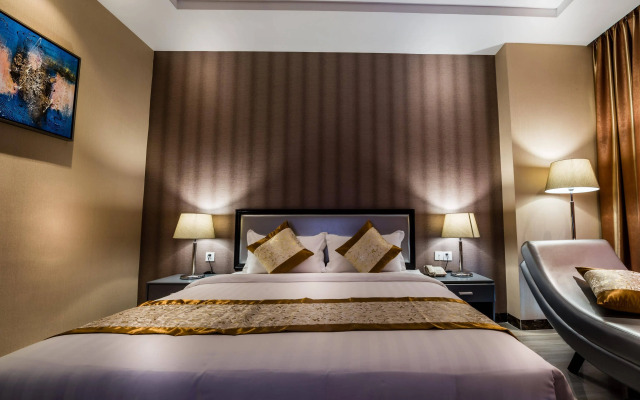 The Litz Hotel & Suites