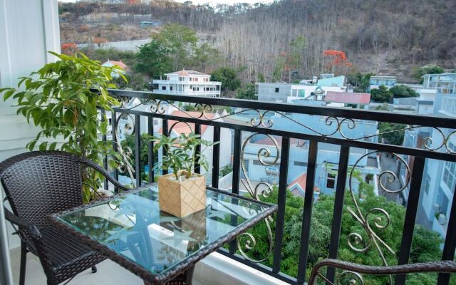 Amora Hotel  Apartment