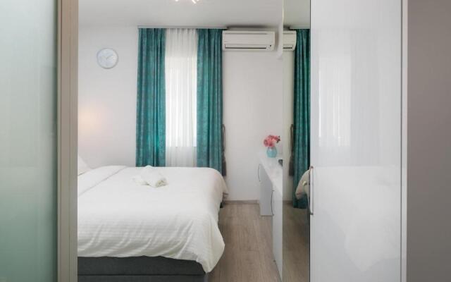 Luxury Studios & Rooms Seven