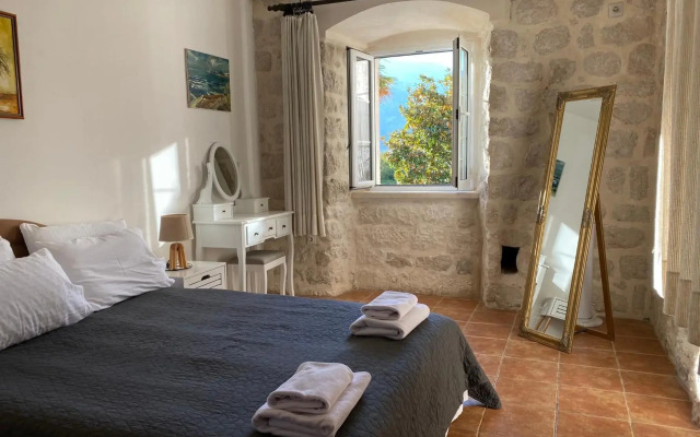 Villa Mariner
