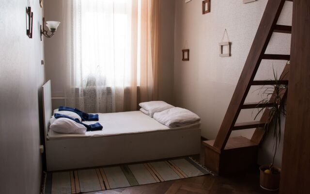 Fight night Hostel (closed)