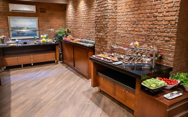 Grand Aras Hotel & Suites