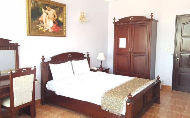 Le Petit Paris Hotel Dalat