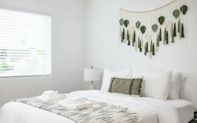 Alhambra new Modern House 30plus Days Welcome