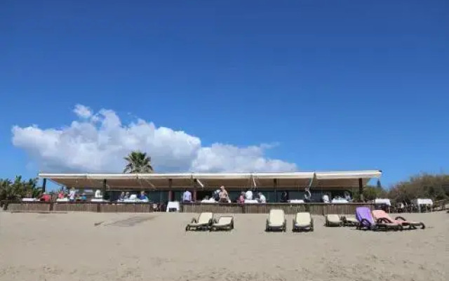 Wood House Close Beach