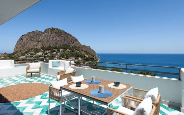 Sea Frame Design Apartments with Pool by Wonderful Italy