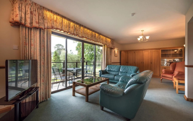 Macdonald Elmers Court Hotel