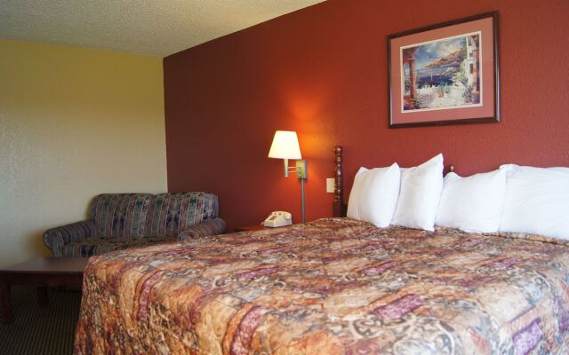 Holiday Lodge & Suites