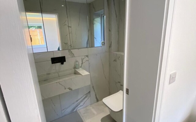 Modern 2 Bedroom 2 Bathroom flat