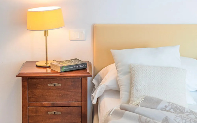 Sunny Varenna Apartment