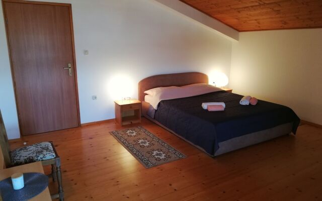 Villa Valeta 500 Meters From the Beach