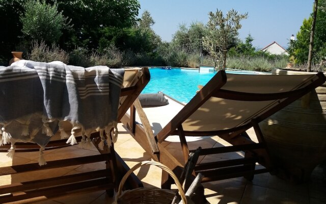 Evia FoxHouse