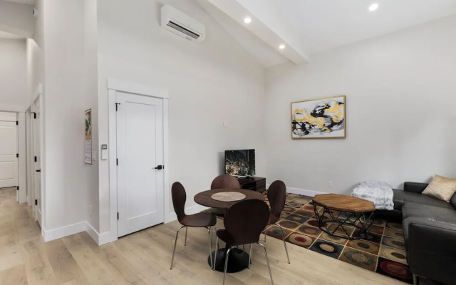 Modern 2-Bedroom Retreat in Seattle