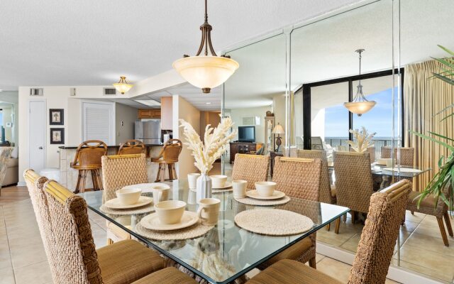 AquaVista by Book That Condo