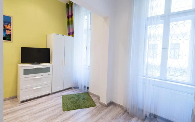 Standard Apartment by Hi5 - West End Center