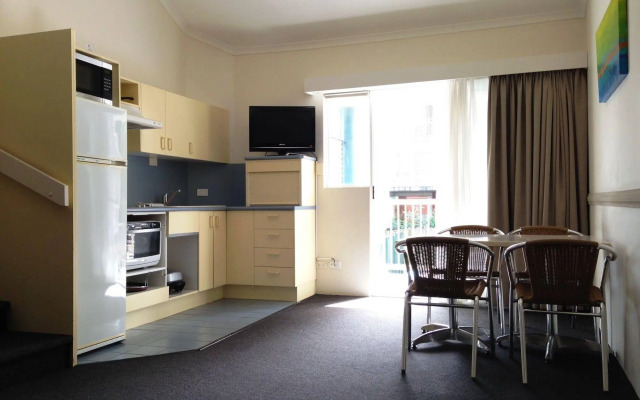 Toowong Inn & Suites