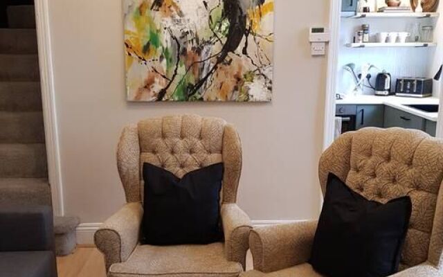 Beautiful and Classy 2 Bedroom Westbourne House