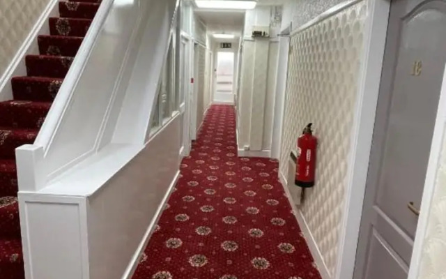 OYO Queens Hotel, Skegness Pier