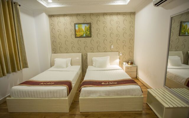 Dahlialand Saigon Hotel & Swimming Pool