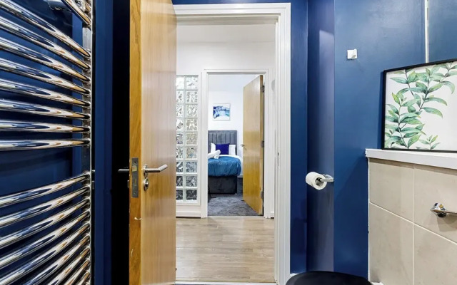 Bullring Lux Suite- Netflix-free Parking-sleeps 6