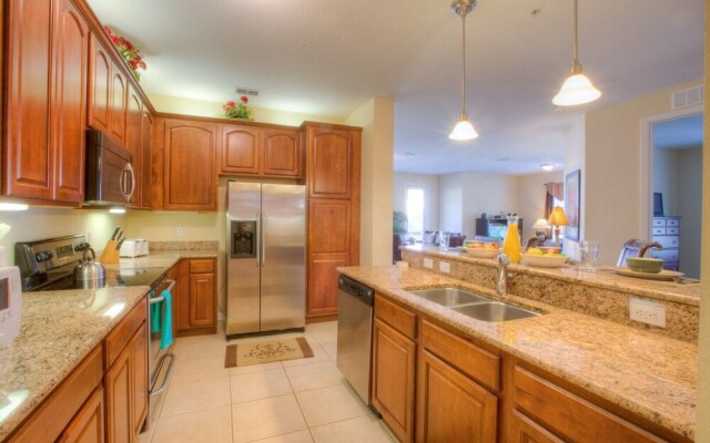 Lovely Third-floor Vista Cay Resort Condo!