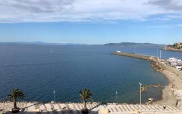 Centrally located apartment with sea view-casetta Annunziata