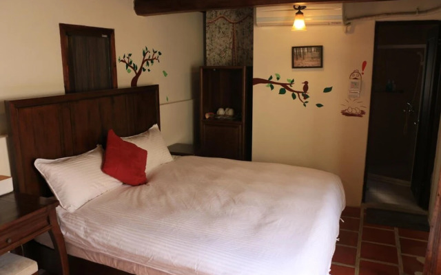 Longmen Inn Bed and Breakfast