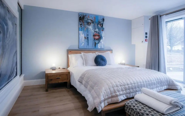 Suite 6 - Sleeping Giant Hotel - PEN Y CAE Inn