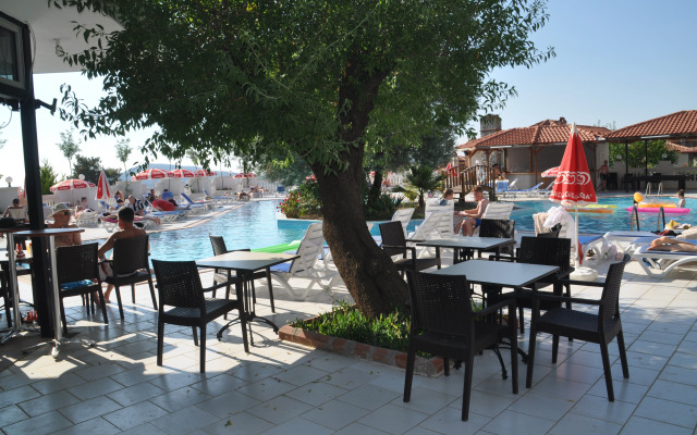 Sunshine Holiday Resort