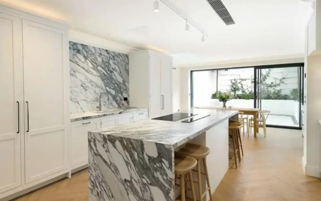 Luxury Shawfield Apartment in London