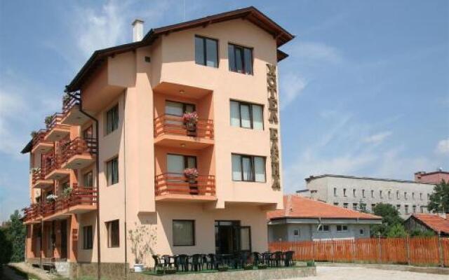 Family Hotel Elena