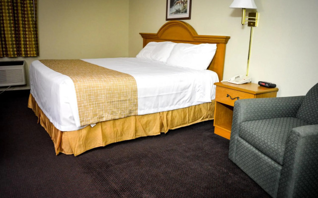 Travelodge by Wyndham St. Louis