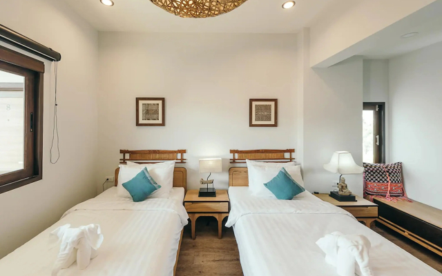 33 Poshtel