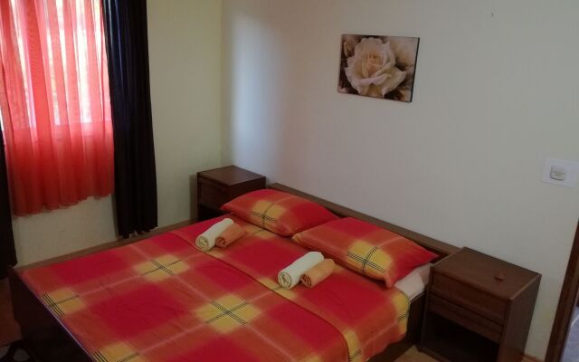Apartment Robi- swimming pool and beautiful garden A2-crveni Kampor, Island Rab