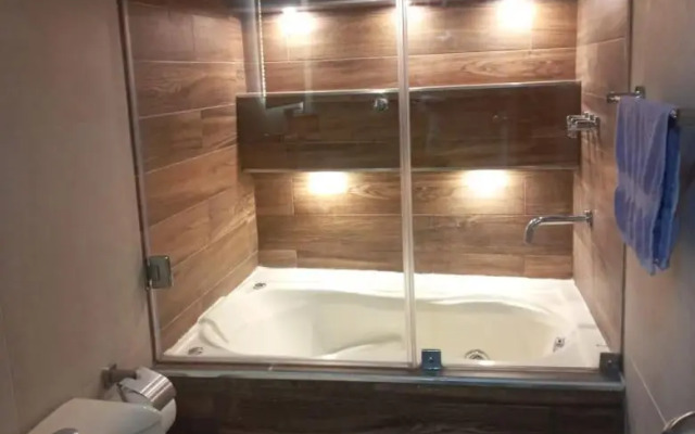 Dpto entero, 2do piso, ascensor, jacuzzi y cochera